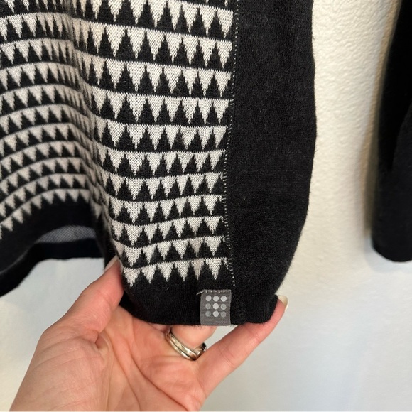 Title Nine Houndstooth Geo Super Power Quarter Zip Sweater - Picture 4 of 13